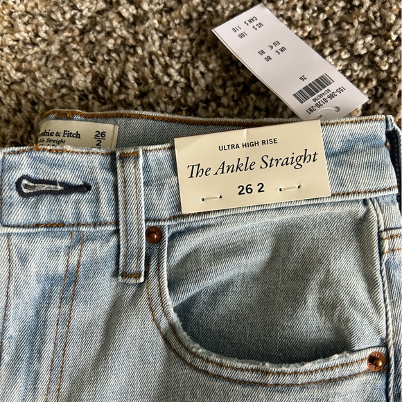 NEW Size 26 Abercrombie Cropped Holey Jeans - Picture 3 of 5